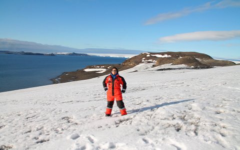 La científica ecuatoriana comparte sus vivencias y labores de investigación en el continente austral.