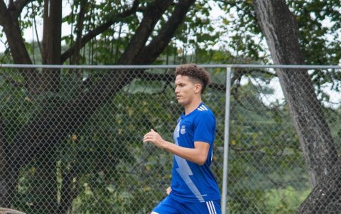 En Emelec tampoco hay mucho espacio para los juveniles del primer equipo.