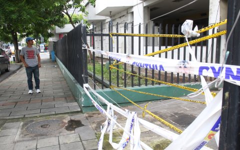 En Esmeraldas y Portete hay una edificación que desde hace cinco años estuvo vacía. hace dos semanas tiene guardianía.