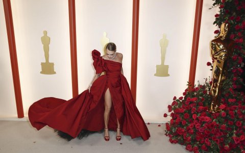 Cara Delevingne en su arribo a la cita.