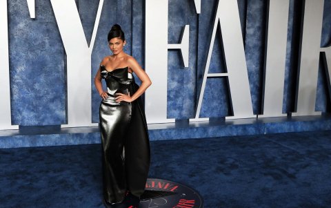 Kylie Jenner en la alfombra roja de la fiesta de Vanity Fair, posterior a la gala de los Óscar.