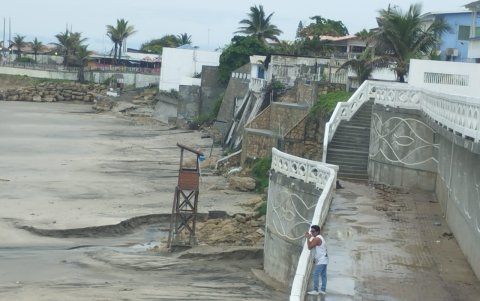 En el sitio, por precaución apenas unos cuantos habitantes lo visitaron.