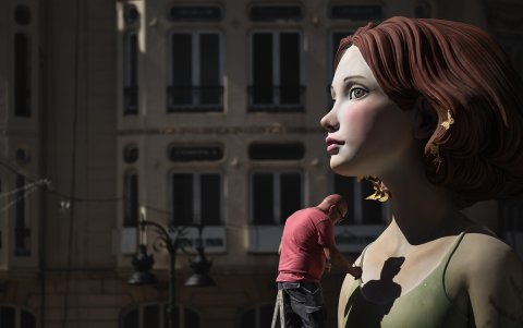 Los artistas falleros prosiguen en la calle el montaje de las mas de 800 fallas esparcidas por la ciudad de valencia que encara su semana grande con la visita de miles de turistas.