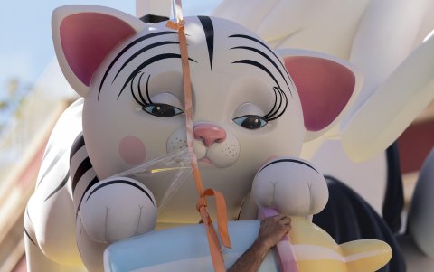 Los artistas falleros prosiguen en la calle el montaje de las mas de 800 fallas esparcidas por la ciudad de valencia que encara su semana grande con la visita de miles de turistas.EFE/ Ana Escobar