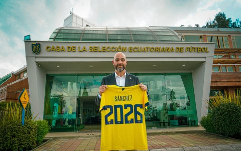 Para Jacinto Espinoza, al seleccionador Félix Sánche Bas le falta proponer una Tricolor más agresiva en ataque.