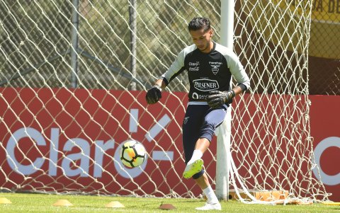 El cancerbero estuvo entre los titulares en el equipo nacional de 2015.