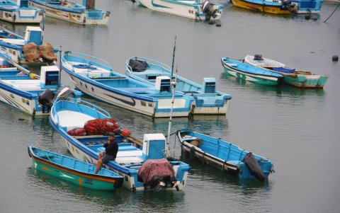Los pescadores de Santa Rosa se sienten atemorizados por los vacunadores.