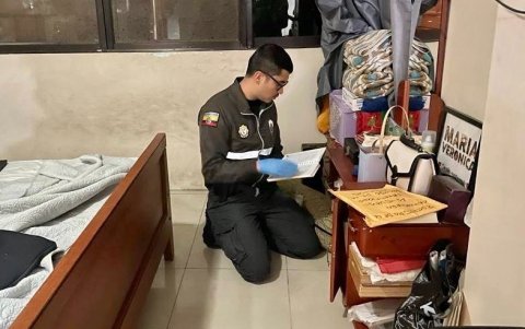 Fiscalía durante el allanamiento.