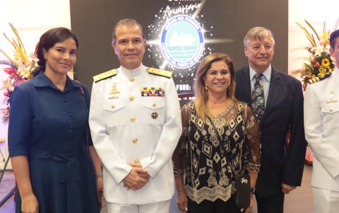 Anabella Vaca de Unda, Ricardo Unda, Liliana de Shaw, Sam Shaw.