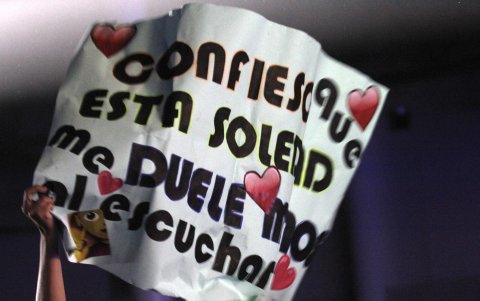 El club de fans de Kany también estuvo presente.