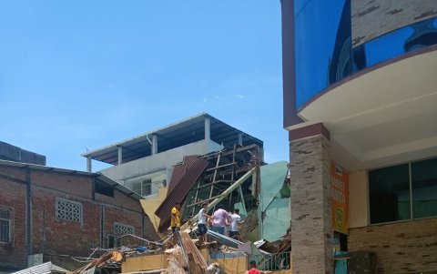 La tarde de este sábado se reportaron varios muertos, heridos y casas colapsadas tras el temblor