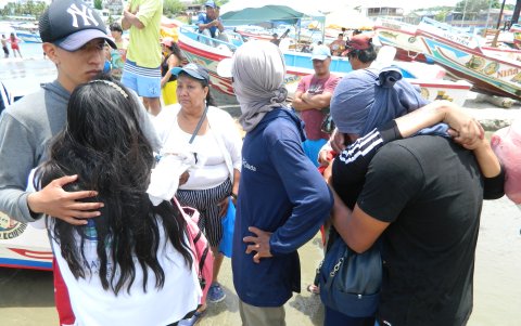 Familiares de los pescadores esperan que aparezcan pronto y con vida.