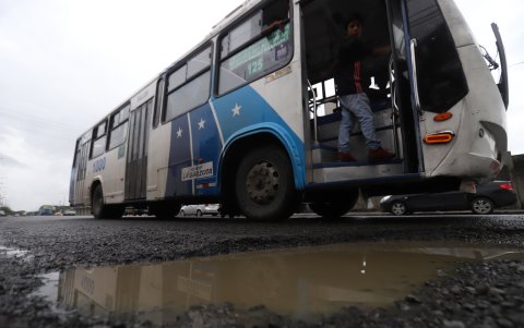 Daños. El costo de la reparación de los vehículos que caen a los agujeros es cuantioso.