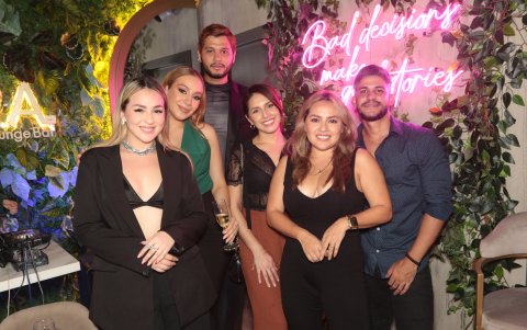 Gala Alvear, Fernanda Vélez, Werner Mujica, Ligia Gómez Gabriela Gómez y Orestes Cárdenas.