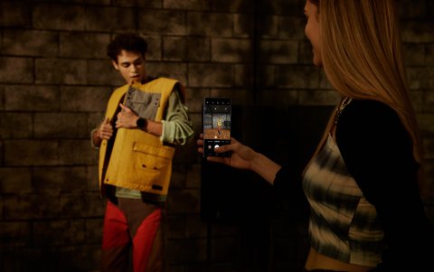 Su cámara trasera de 200 megapíxeles puede capturar imágenes súper detalladas y nítidas, incluso en condiciones de poca luz o en fotos nocturnas