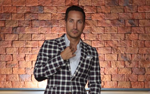 Eduardo afirma ser excesivamente ordenado y temático con la limpieza y la simetría.