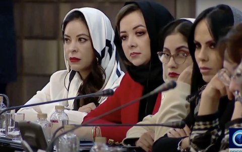 Las legisladoras en un congreso pagado por Irán