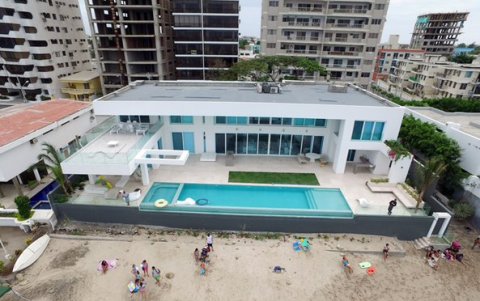 Esta es una de las propiedades que habrían sido adquiridas en Salinas