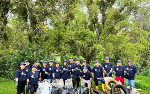Iniciativa. Los voluntarios recogieron plásticos, restos de metales y hasta neumáticos.