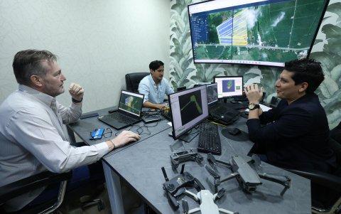 Luigi Zambrano, Marco Calvene y César Paredes son los socios de Global Drones Solutions