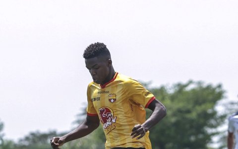 Bruno Caicedo, delantero de Barcelona, jugará en la sub-20 del Flamengo por un año con opción a compra.