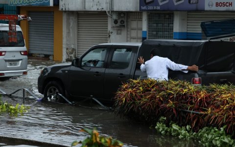 Se recomienda no conducir por caminos inundados pues existe el riesgo de quedarse varados.