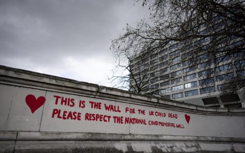El Muro Conmemorativo Nacional de Covid se ve en el tercer aniversario del primer cierre de Gran Bretaña por COVID-19 y el Día Nacional de Reflexión, en Londres, Gran Bretaña, el 23 de marzo de 2023.