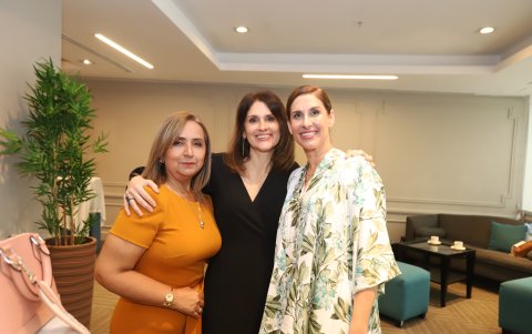 Aurora León, Irene Carbo de Álvarez y Gloria María Carbo de McPherson..