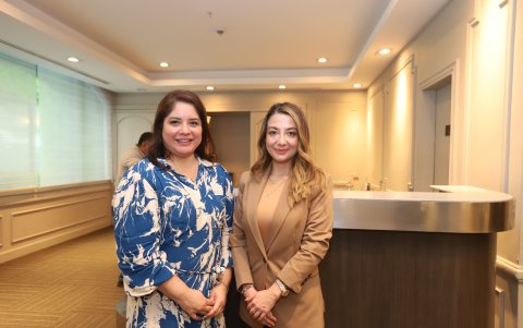 María Esther Salazar e Irene Landívar.