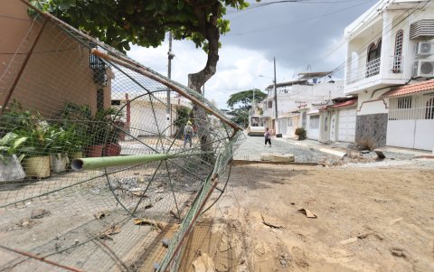 En el parque de las manzanas 22 y 23, los pocos árboles que habían han desaparecido. Solo hay tierra.