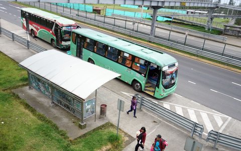 Espera. Algunas unidades evitaron acercarse al sitio donde estaban amontonados.