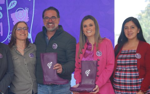 Quito. La representante en Ecuador del PNUD, Matilde Mordt; el ministro Gustavo Manrique; la ministra de la Mujer, Paola Flores; y la productora de café, Thalía Figueroa, durante el reciente evento.