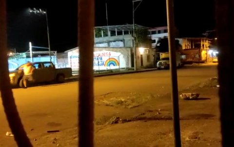 En una grabación se observa a Junior Roldán mientras corre de la escena del crimen.