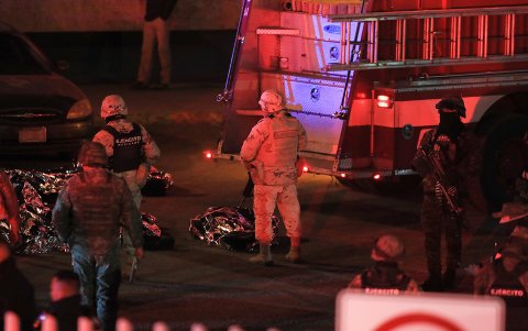 Cuerpos de migrantes fallecidos durante el incendio en las instalaciones del Instituto Nacional de Migración (INM), la noche del 27 de marzo de 2023, en Ciudad Juárez, Chihuahua (México).