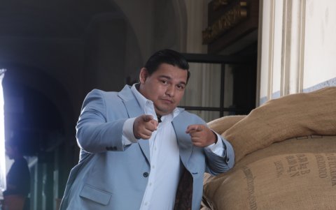 Es agricultor de arroz.