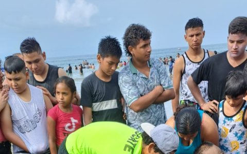 Socorro. El personal con su dinero ha comprado la mayoría de utensilios que requieren para sus jornadas.