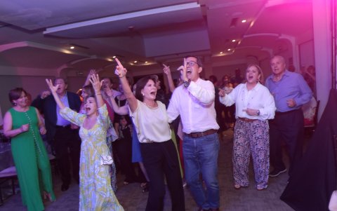 Los asistentes cantaron y bailaron con los temas de Astrid Achi, Amado Terán y Araceli Iturralde.