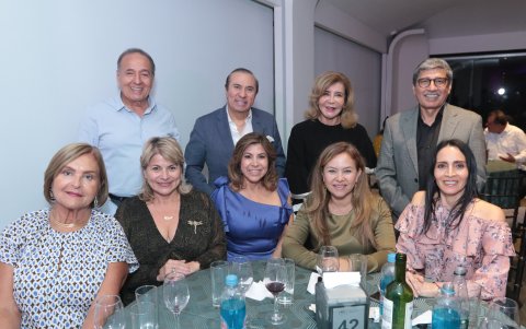Julio Aragundi, Welmer Quezada, Rosa Moreano, Byron San Miguel, Susana de Flórez, Elba de Aragundi, Nora de Quezada, Salma Rodríguez y Lorena de San Miguel.