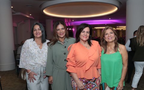 Celia de Fabre, Anita de Fierro, Lulú Cañizares y Elizabeth Monge.