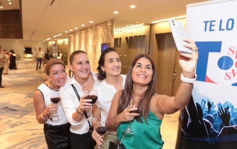 Olga Baldeón, María Elisa García, Cecilia Rodríguez y Joan Diminich.