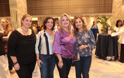 Indira Ahmed, Catherine Chambers, Arita Orbe y María José Chambers.