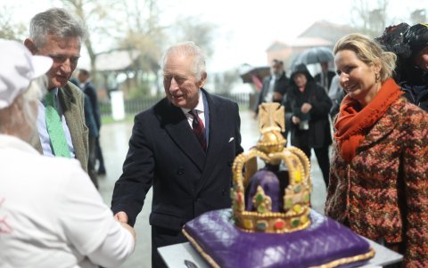 Una rica tarta en homenaje al soberano.