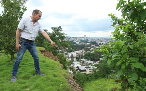 Barranco. Desde la parte alta se puede ver el barranco, debido al sedimento de tierra.