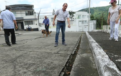 Grietas. Los moradores denuncian grietas considerables en las calles.