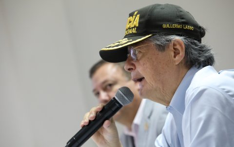 Lasso anunció permiso para portar armas y toque de queda