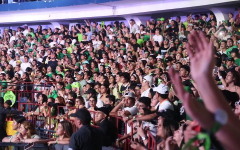 Todas las localidades estuvieron llenas. El verde y el blanco fueron los colores predominantes entre los asistentes.