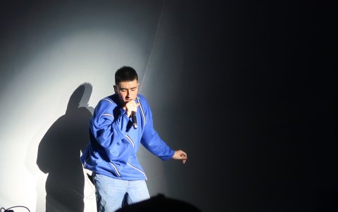 El intérprete lojano Carlos Cortéz estuvo a cargo del acto de apertura.