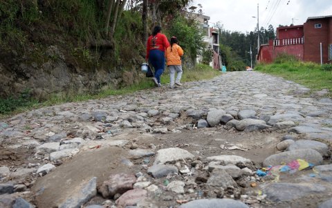 Otros. Cerca, existen dos calles más en pésimo estado que no han sido intervenidas desde hace cuatro décadas, dicen.