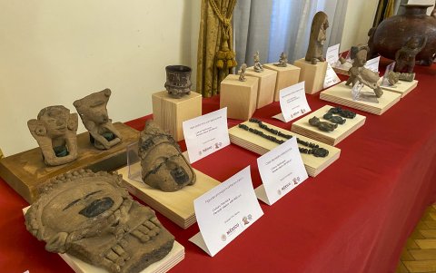 Colección de 43 objetos históricos prehispánicos