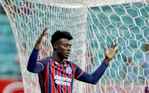 Jhoanner Chávez fue titular en la goleada por 3-0 del Esporte Clube de Bahía, resultado que coronó al elenco brasileño del Campeonato Baiano.